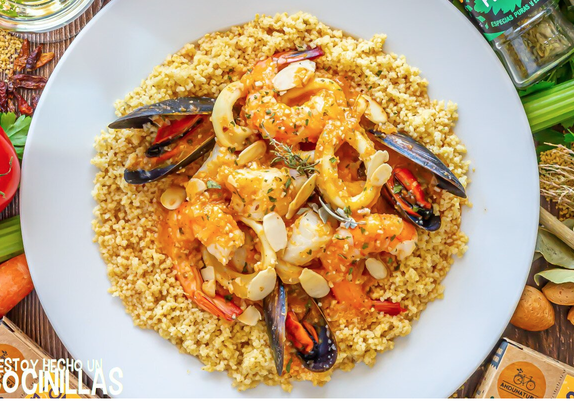 Ensalada de pimientos asados atún y huevo con cuscus con pescado y marisco siciliano